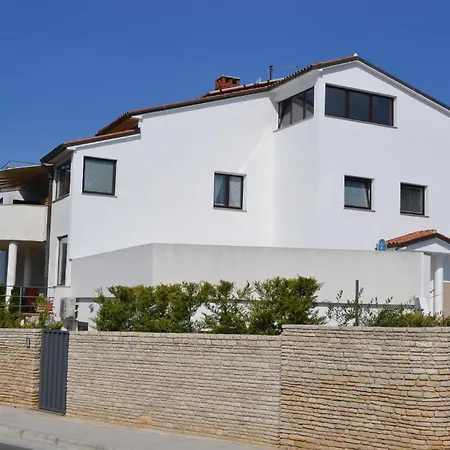 شقة Apartments Villa Holiday *