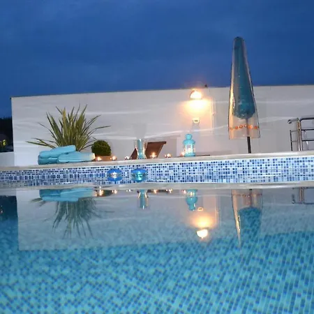 Apartments Villa Holiday شقة