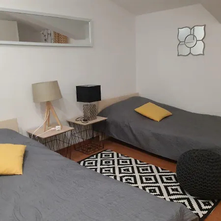 Apartments Villa Holiday شقة