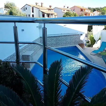 Apartments Villa Holiday شقة *